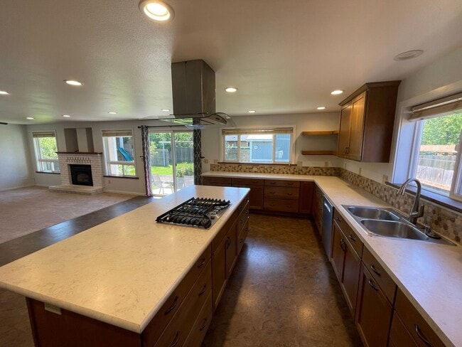 Building Photo - 2409 32nd St