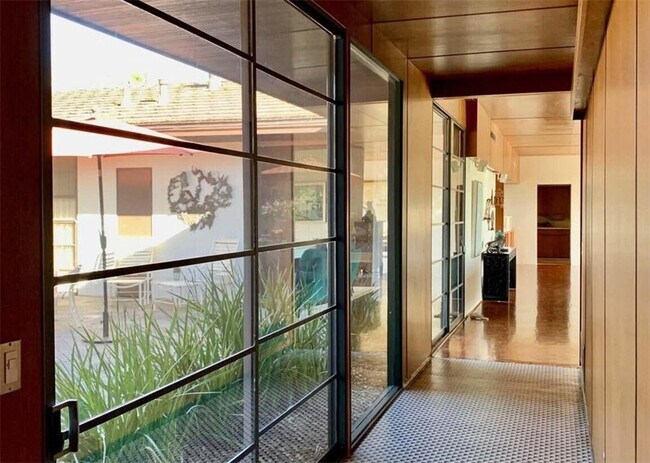 Building Photo - 950 Monte Dr