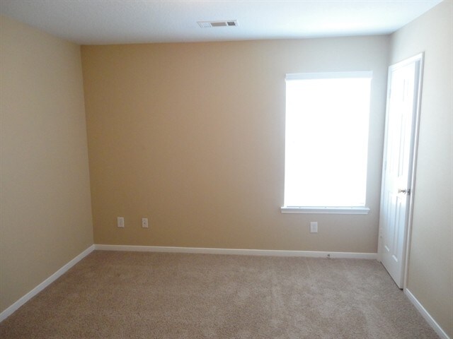 Building Photo - 2306 Hollyfield Ln