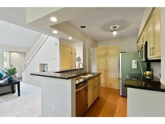 Building Photo - 1815 Terraceview Ln N