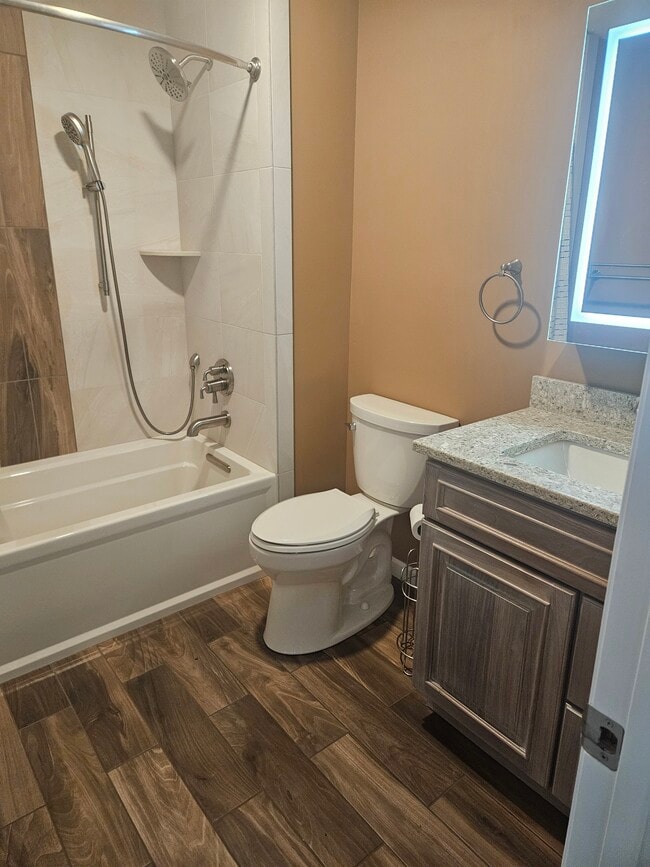 Building Photo - 11 Laurel Ave