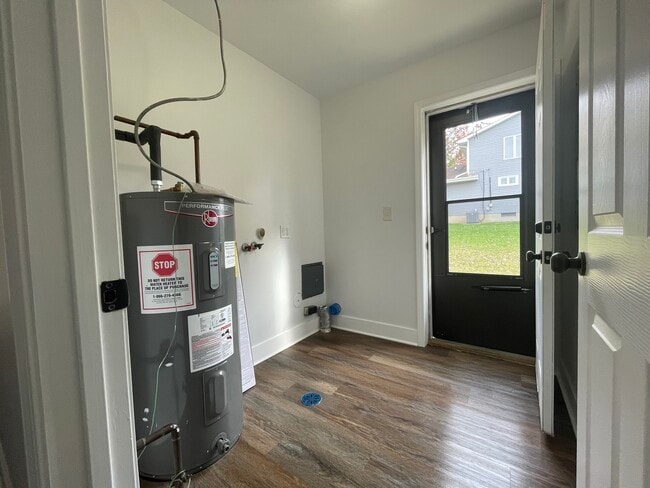 Building Photo - 37125 N Summerfield Dr