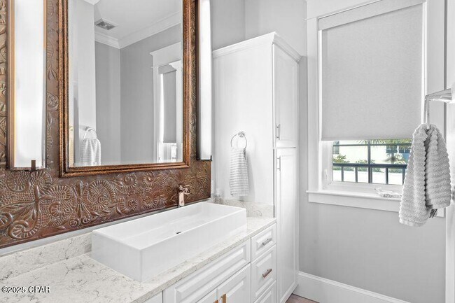 Building Photo - 8056 Fountain Ln