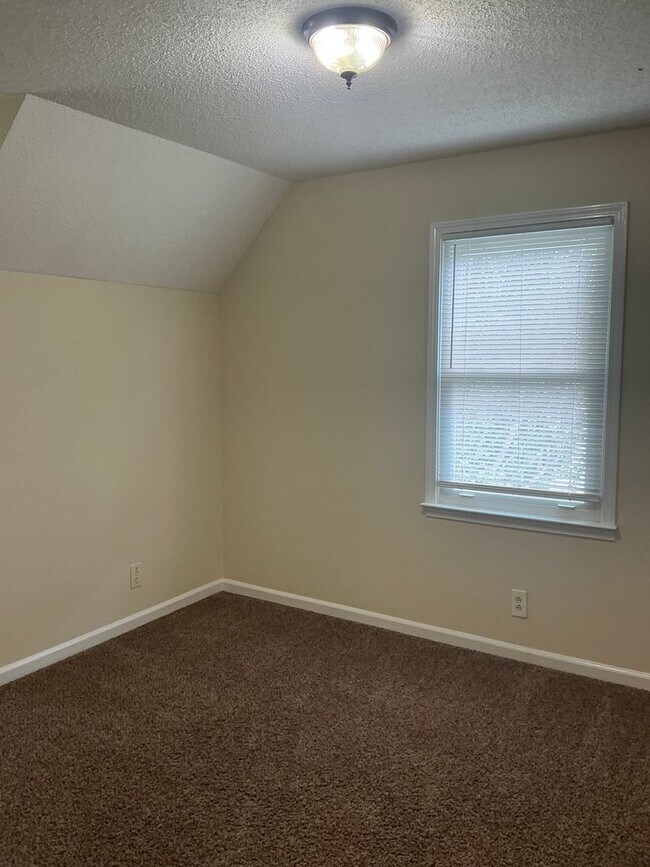 Building Photo - 910 Dolphin Ln