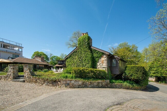 Building Photo - 19 Hobart Ln