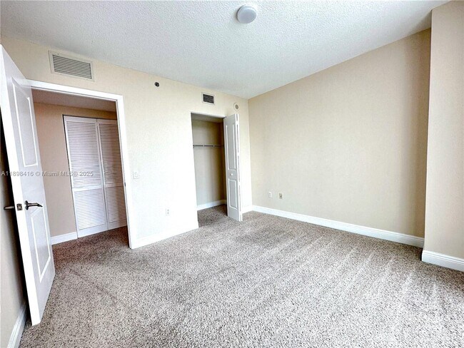 Building Photo - 2681 N Flamingo Rd