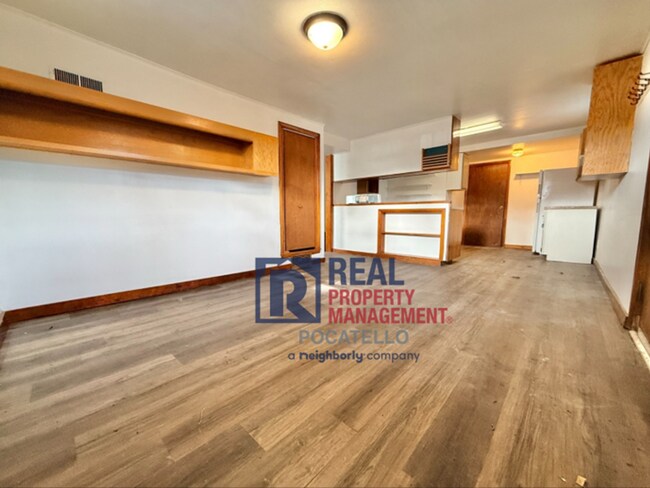 Building Photo - 442 S Arthur Ave