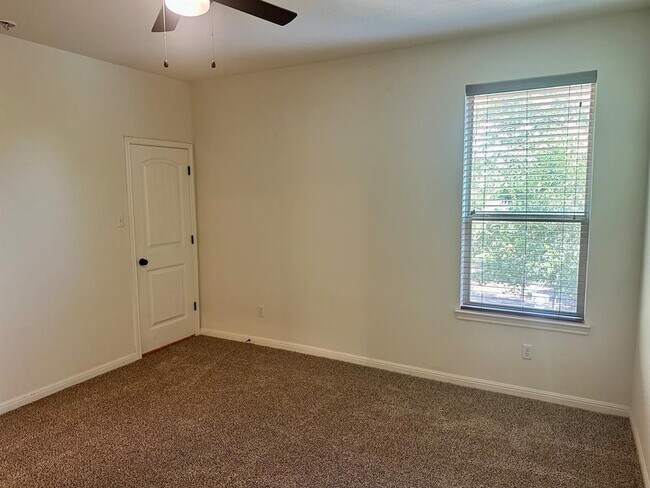 Building Photo - 7233 Menchaca Rd