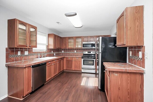 Building Photo - Spacious 3BD/2.5BA Home in Cabarrus Crossing!