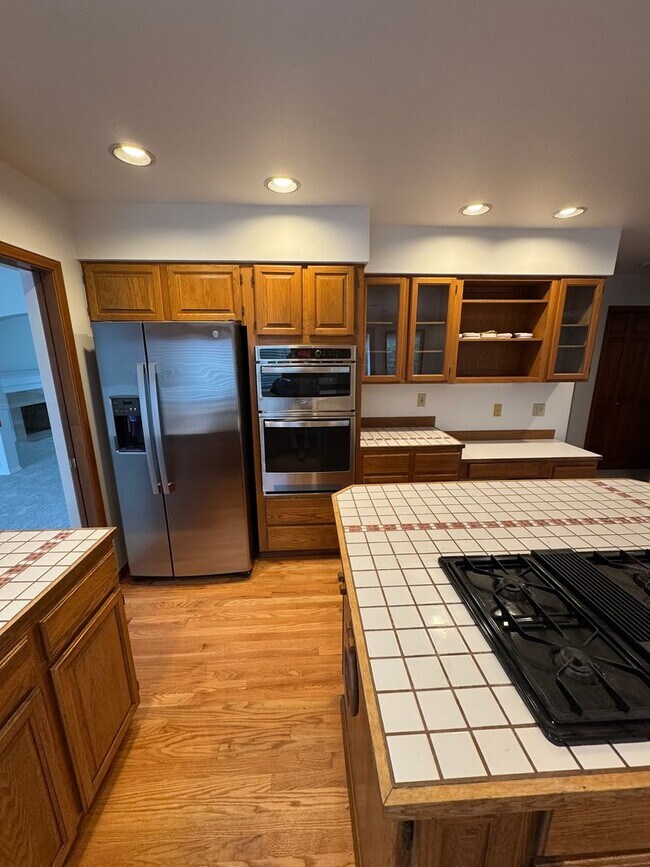 Building Photo - Gorgeous 3 Bedroom • 2.5 Bath Home Recently Remodeled and Ready for you!