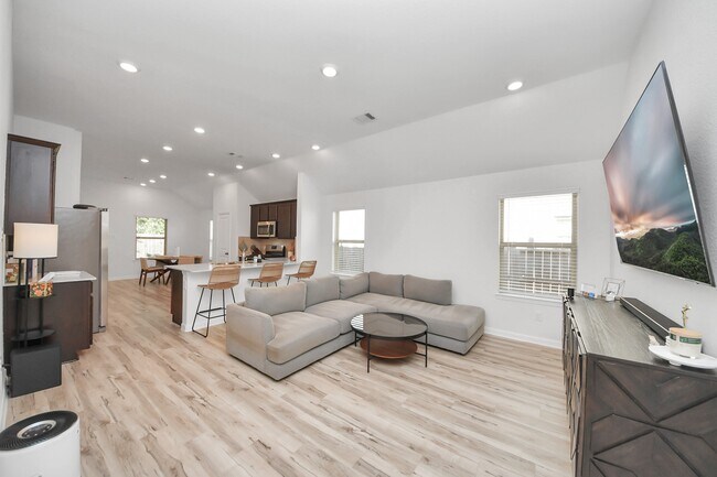 Building Photo - 1114 Bulwark