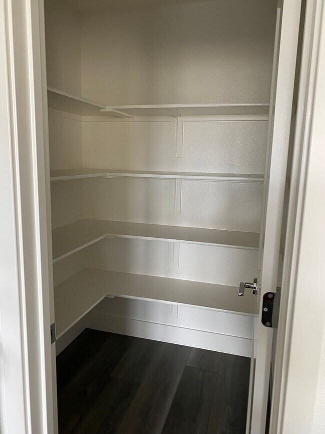 Building Photo - 3 Bed + Bonus Room/2.5 Bath - Solar – Near SSU