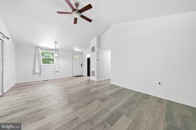 Building Photo - 371 Oak Hill Rd