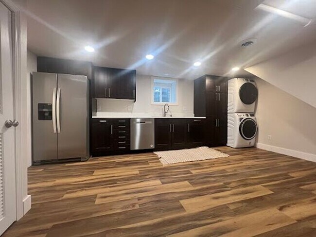 Building Photo - $2,600 | 3 Bedroom, 2 Bathroom House | Dog...