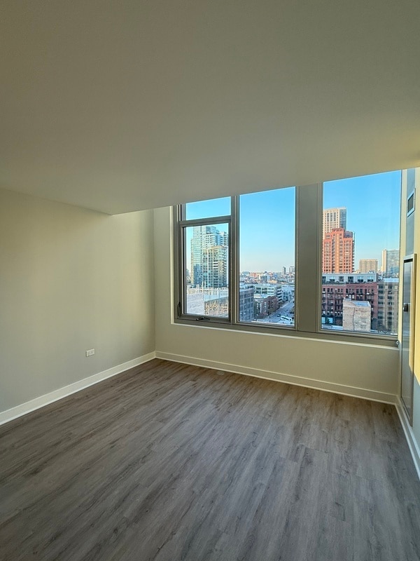 Building Photo - 11 N Green St