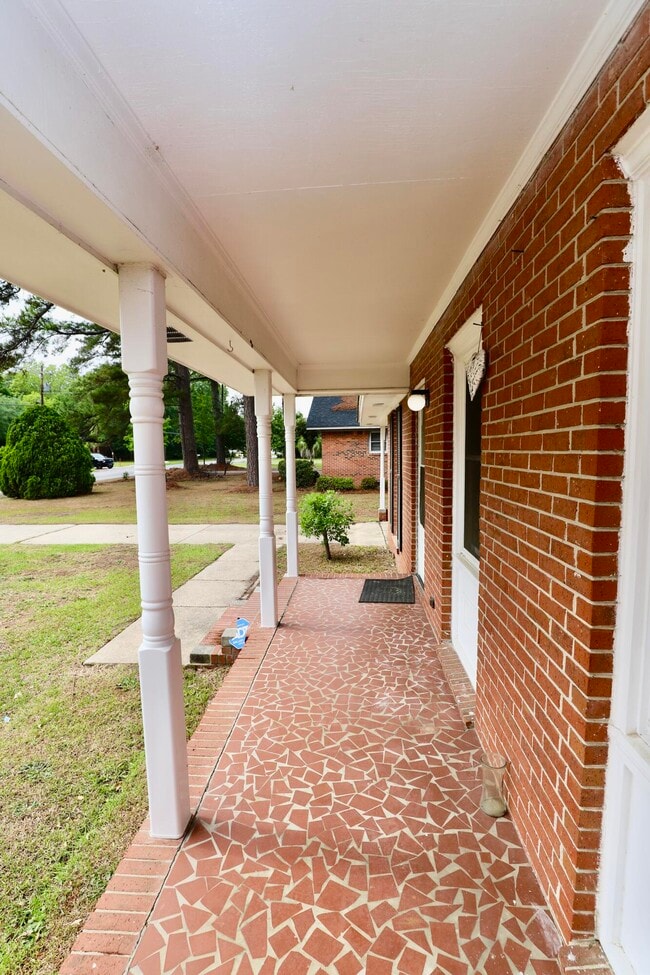 Building Photo - 807 N Guignard Dr
