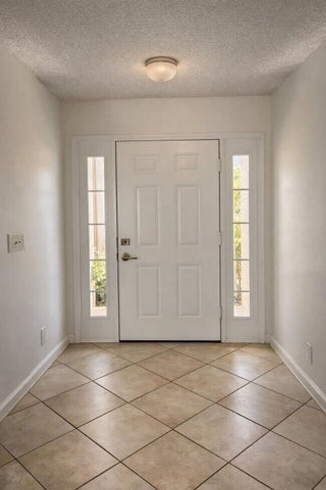 Building Photo - 703 Crosswinds Dr