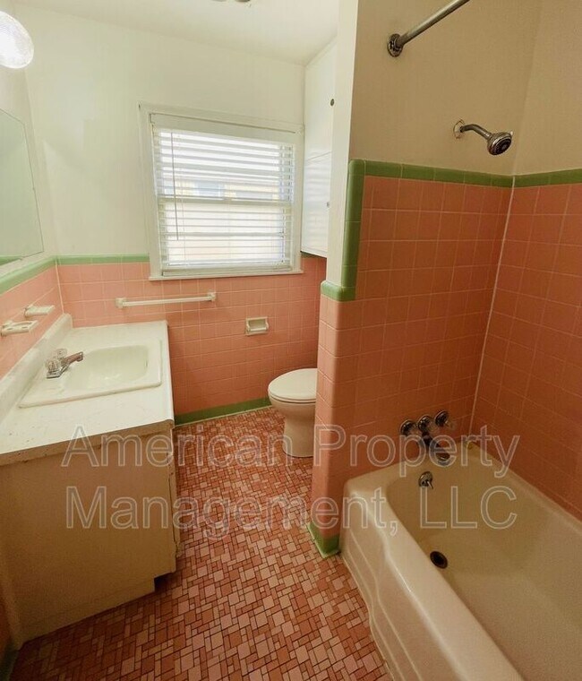 Building Photo - 4409 E 21st Pl