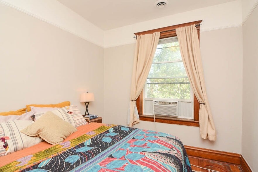 Building Photo - 2647 W Iowa St