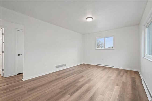 Building Photo - 1303 Cloverdale St