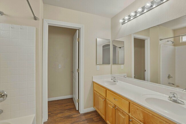 Building Photo - 4 Bedroom Home with Oversized Yard & RV Parking!