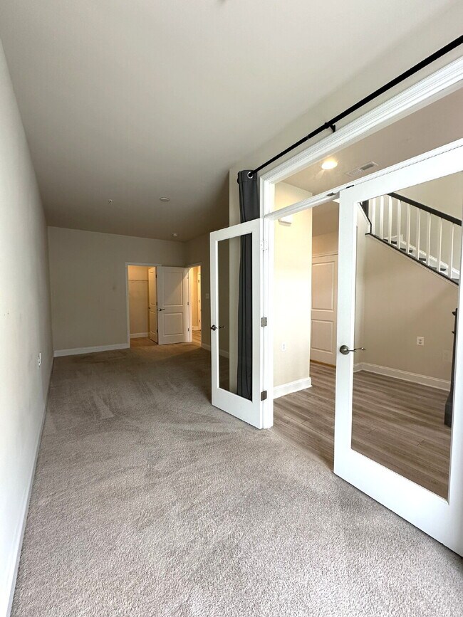 Building Photo - Luxury Townhome in Frederick