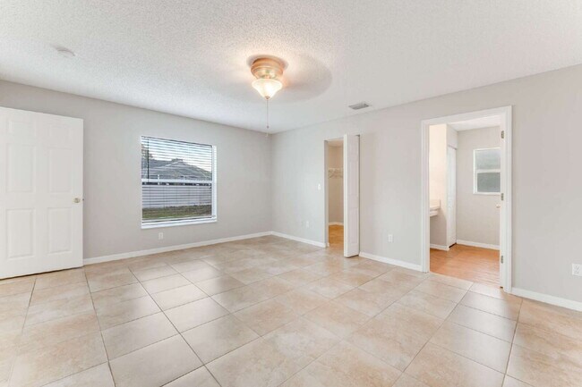 Building Photo - Spacious 3 Bedroom Home with Large Yard in Palm Coast