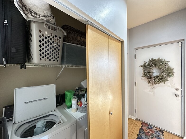 Building Photo - 1743 W North Ave