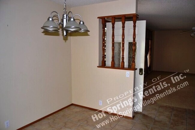 Building Photo - West Gate Area | Home | Unfurnished