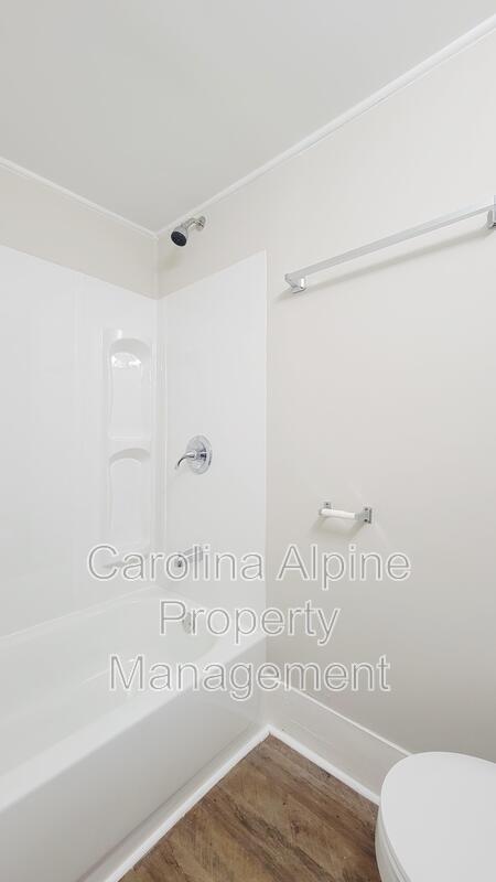 Building Photo - 318 E Sumter St
