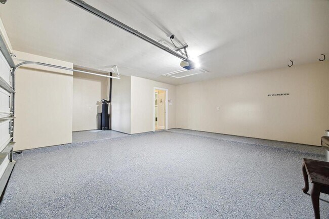 Building Photo - 910 Floriencia St