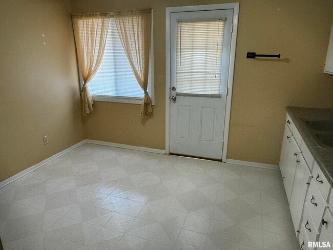 Building Photo - 400 N 5th St