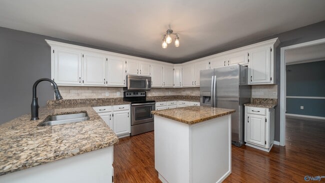 Building Photo - 221 Stone Valley Dr