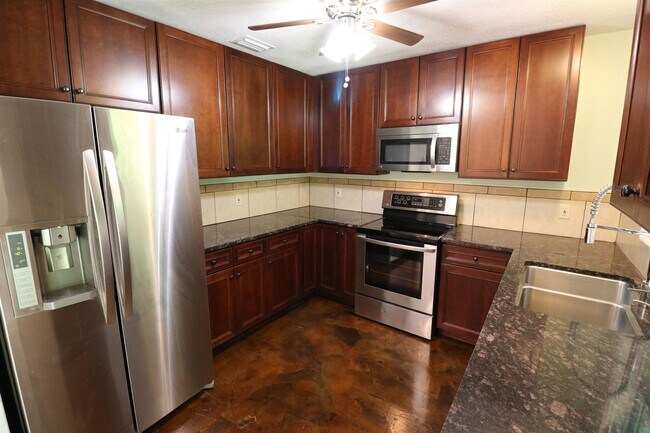 Building Photo - 4225 Oak Ln