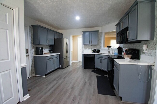 Building Photo - Coming Soon! 3 Bedroom 2.5 Bathroom- Large Fenced Yard Pets Okay!