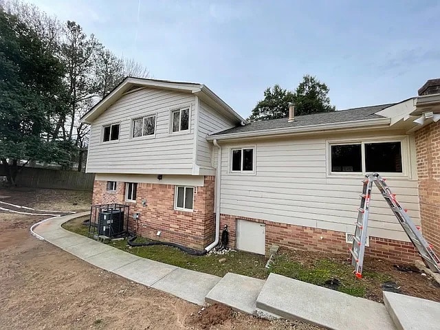 Building Photo - Room in House on Vanderbilt Ln NW