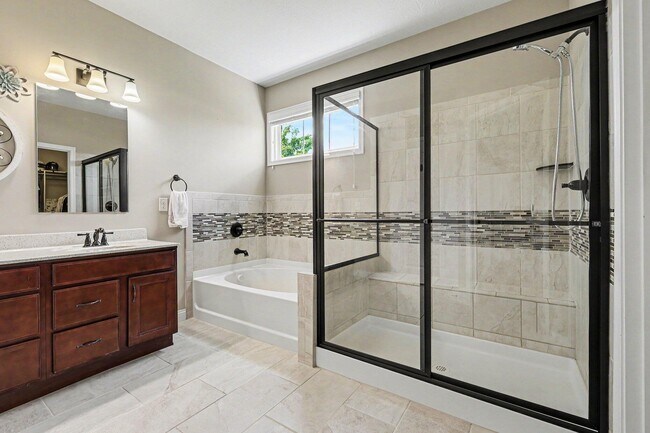 Building Photo - 1332 Woodlawn Ct