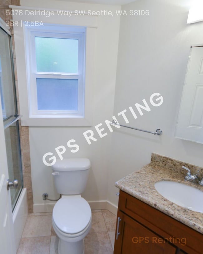Building Photo - 3 Bedroom Townhome In Delridge Available Now!