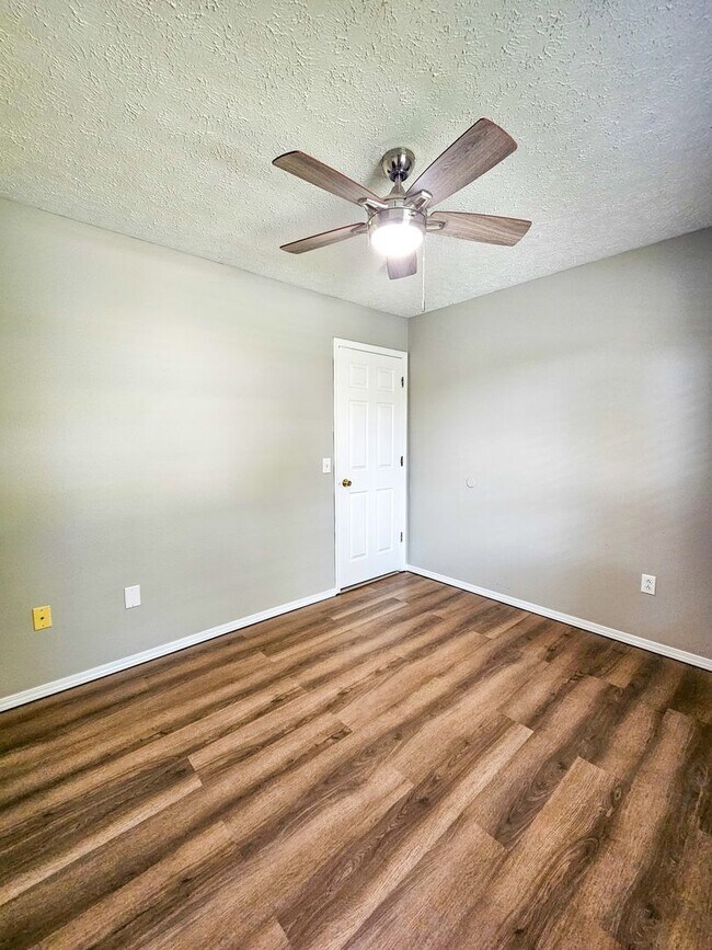 Building Photo - 1257 W Bridgewood Pl