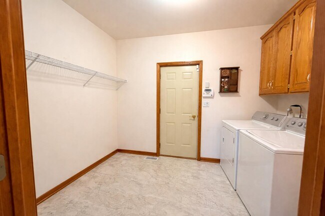 Building Photo - 3823 Sunburst Ln