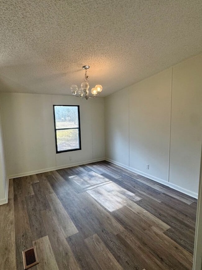 Building Photo - FOR RENT