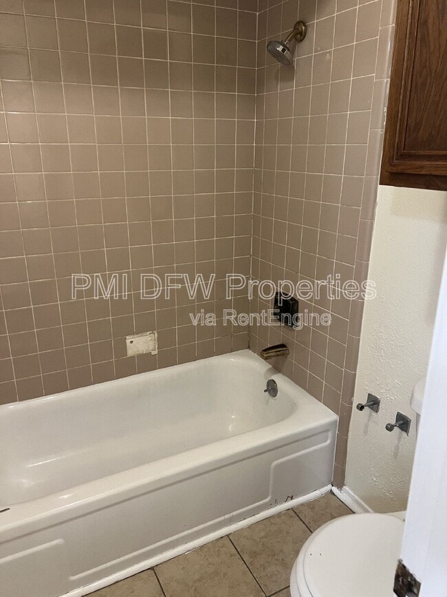 Building Photo - 1510 Cherrycrest Ln