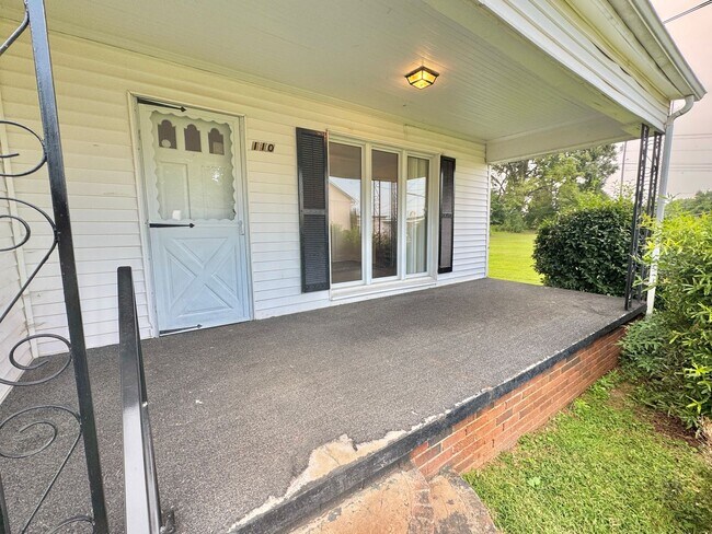 Building Photo - Statesville West - 2BR/1BA