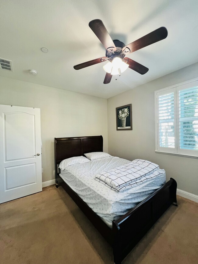 Building Photo - 3084 Vittoria Loop