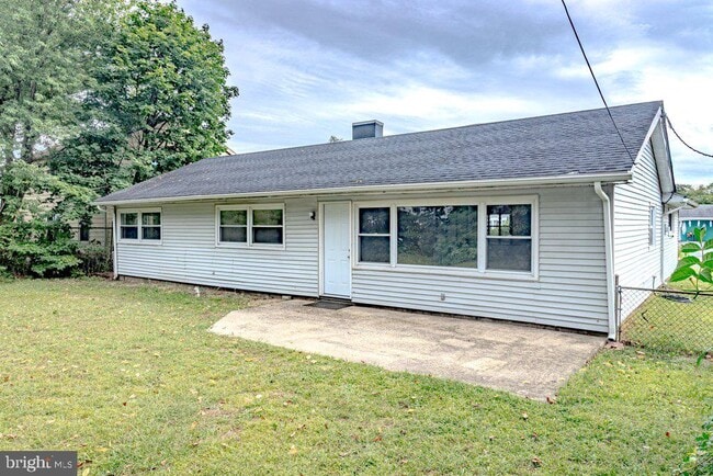 Primary Photo - 9 Bloomfield Ln