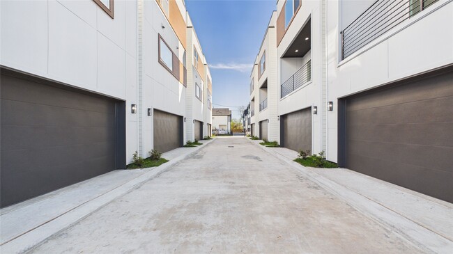 Building Photo - 2417 Harrington St