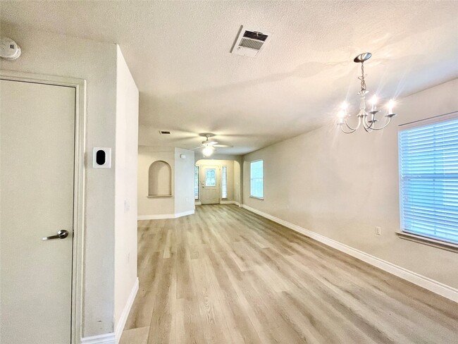 Building Photo - 11905 Aitne Ln