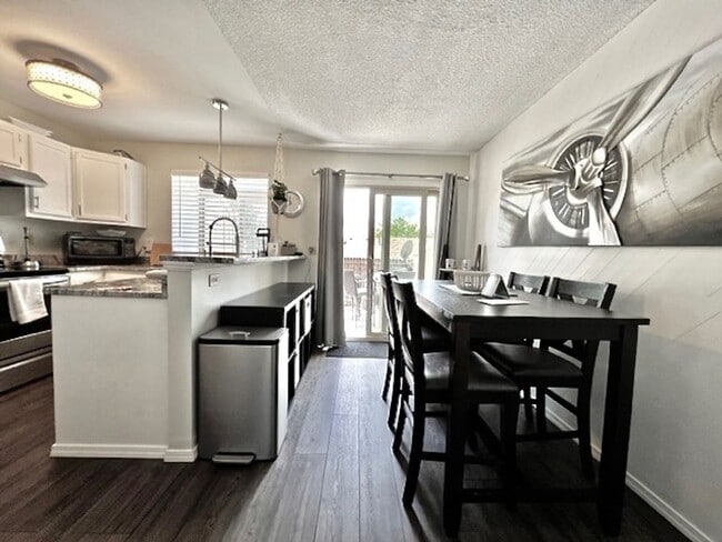 Building Photo - FURNISHED Two Bedroom Two Bath Condo on th...