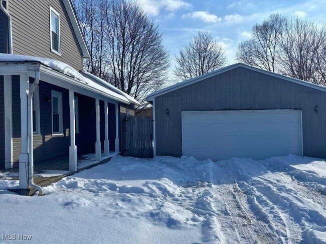 Building Photo - 151 Chestnut St