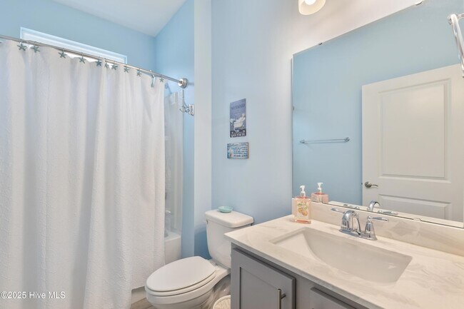 Building Photo - 614 Silos Wy